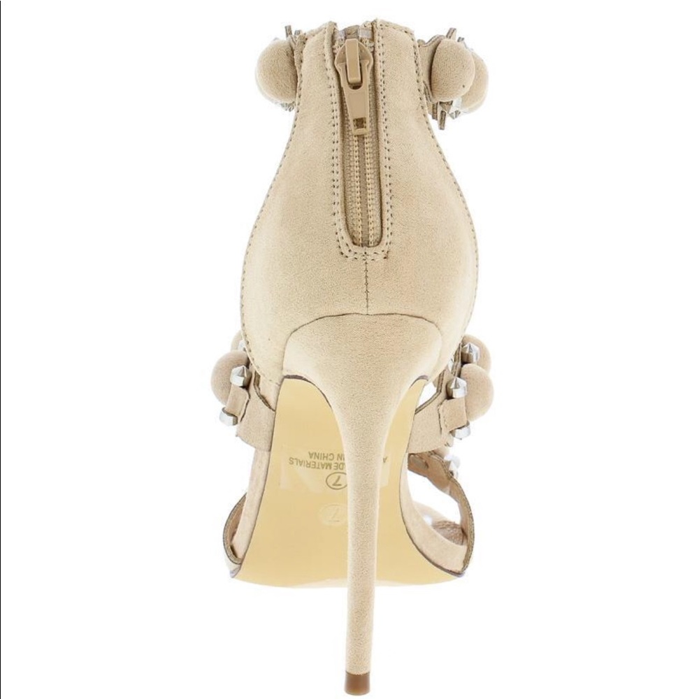 🔥♥️NIB Nude Sandals with decorative balls & metallic rivets - Picture 8 of 15
